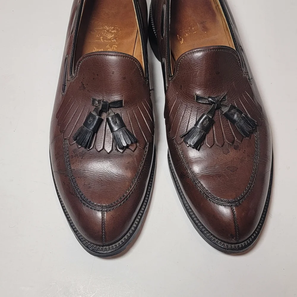Men's Almond Toe kilt tasell leather loafers Size 11